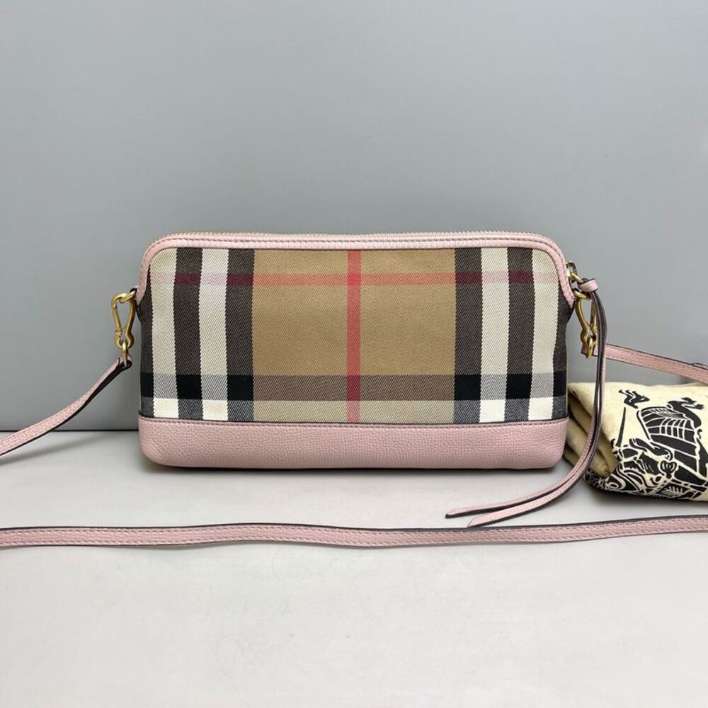 Burberry Women Pre-Loved Bag Very Good Condition